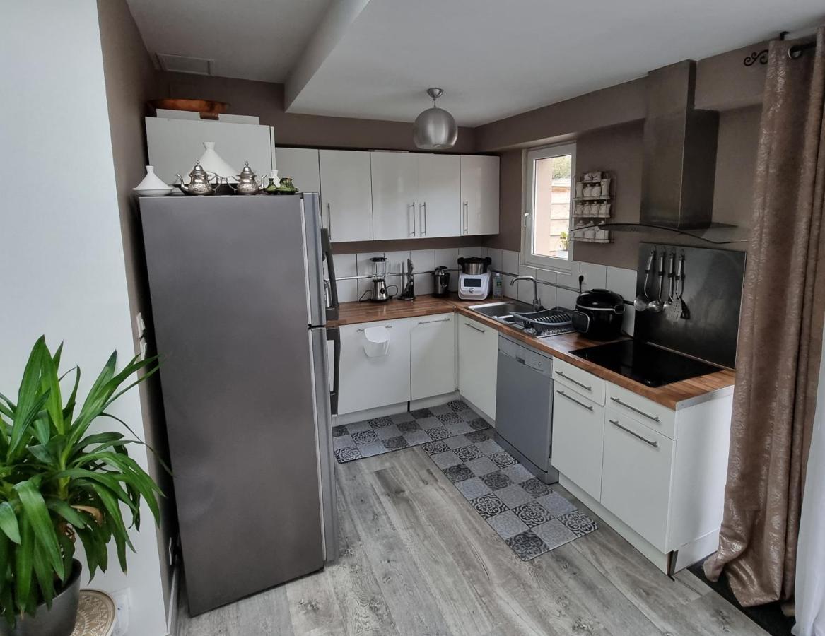 Oasis Citadine Terrasse Intime Jardin Privatif En Plein Centre Ville 70M2 Cambrai Bagian luar foto